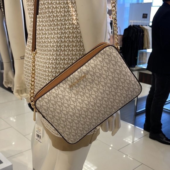 Michael Kors Jet Set Item Large East West Zip Crossbody Vanilla - Picture 1 of 16